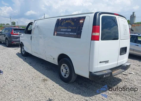 2015 Chevrolet Express 2500 Work Van z USA, uszkodzony, nr VIN 1GCWGGCFXF1121507